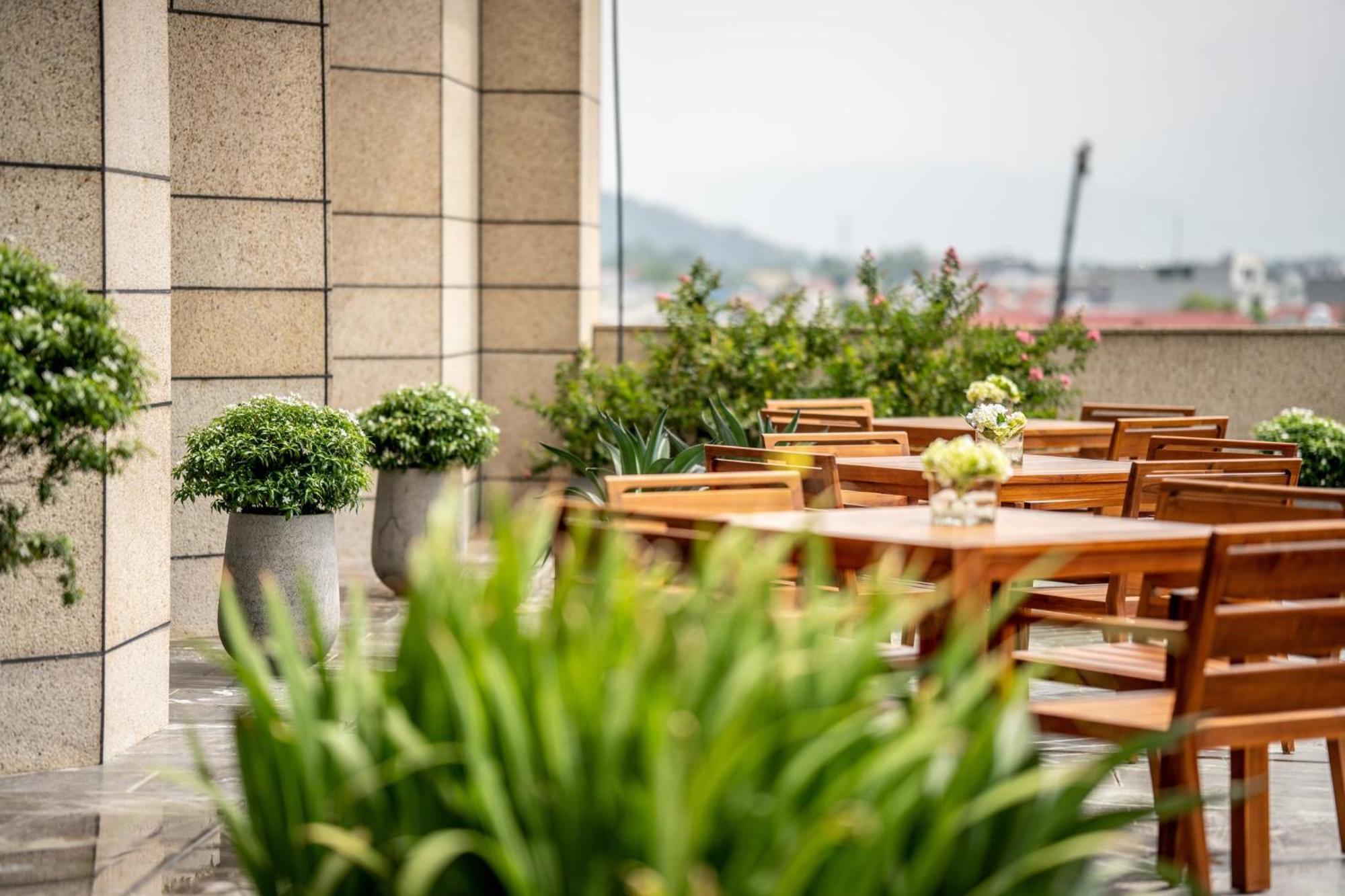 Crowne Plaza Vinh Yen City Centre By Ihg Esterno foto